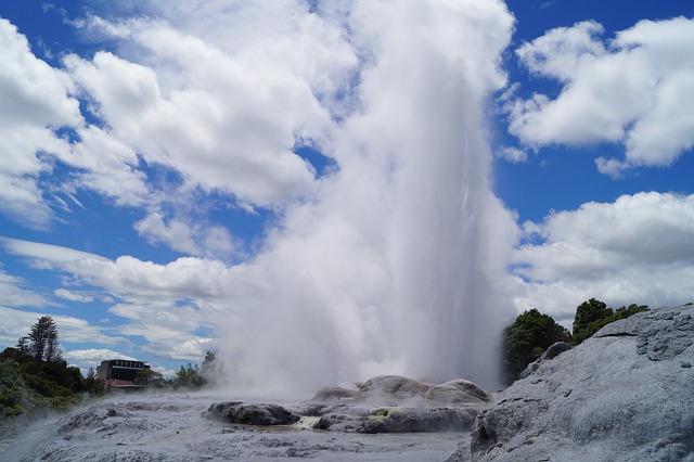 how water geyser